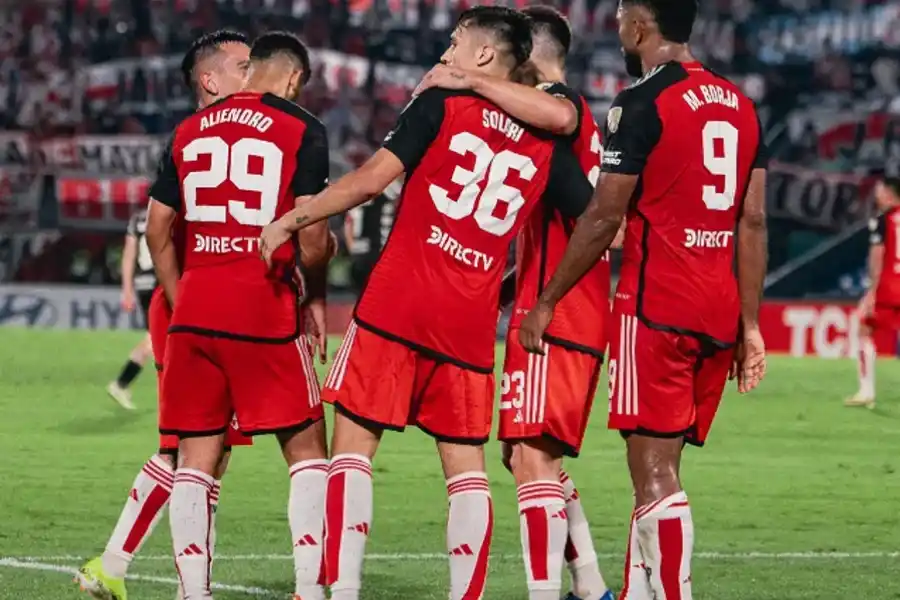 River venció al duro Libertad y se afirma en la cima su grupo