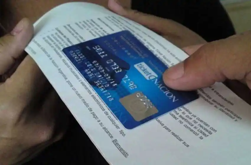 Las familias que aún no recibieron la Tarjeta Alimentar recibirán el dinero por medio de la AUH