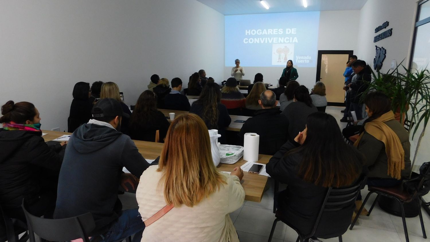 Silvia Rocha, Secretaria de Control Urbano y Convivencia, fue quien encabezó el encuentro.