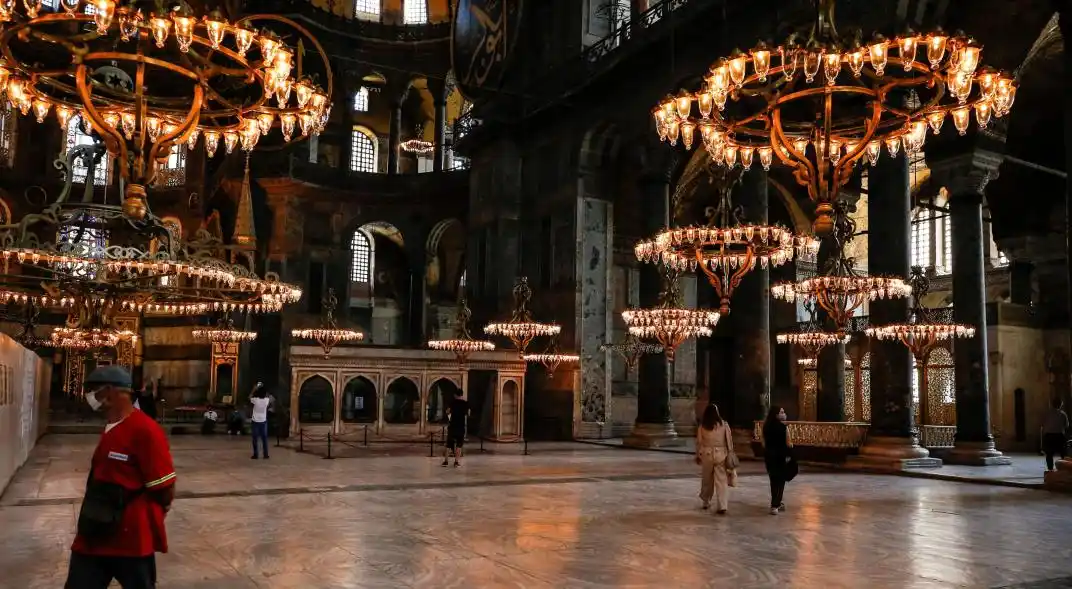 El Papa "muy dolorido" por convertir la basílica de Santa Sofía en mezquita