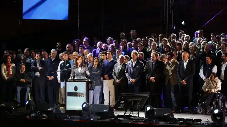 La Presidenta habló ante una Plaza de Mayo repleta 