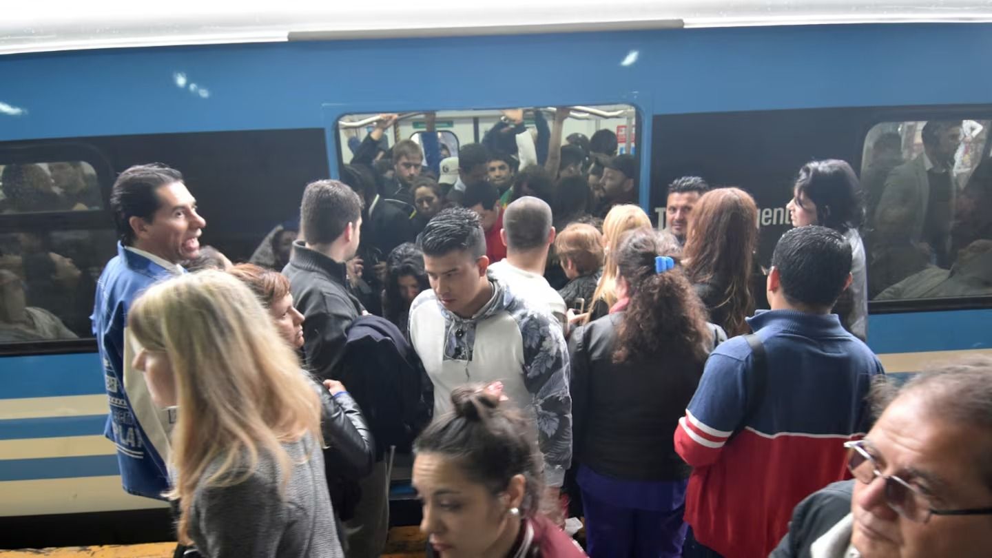 Demoras y cancelaciones en el Tren Roca.