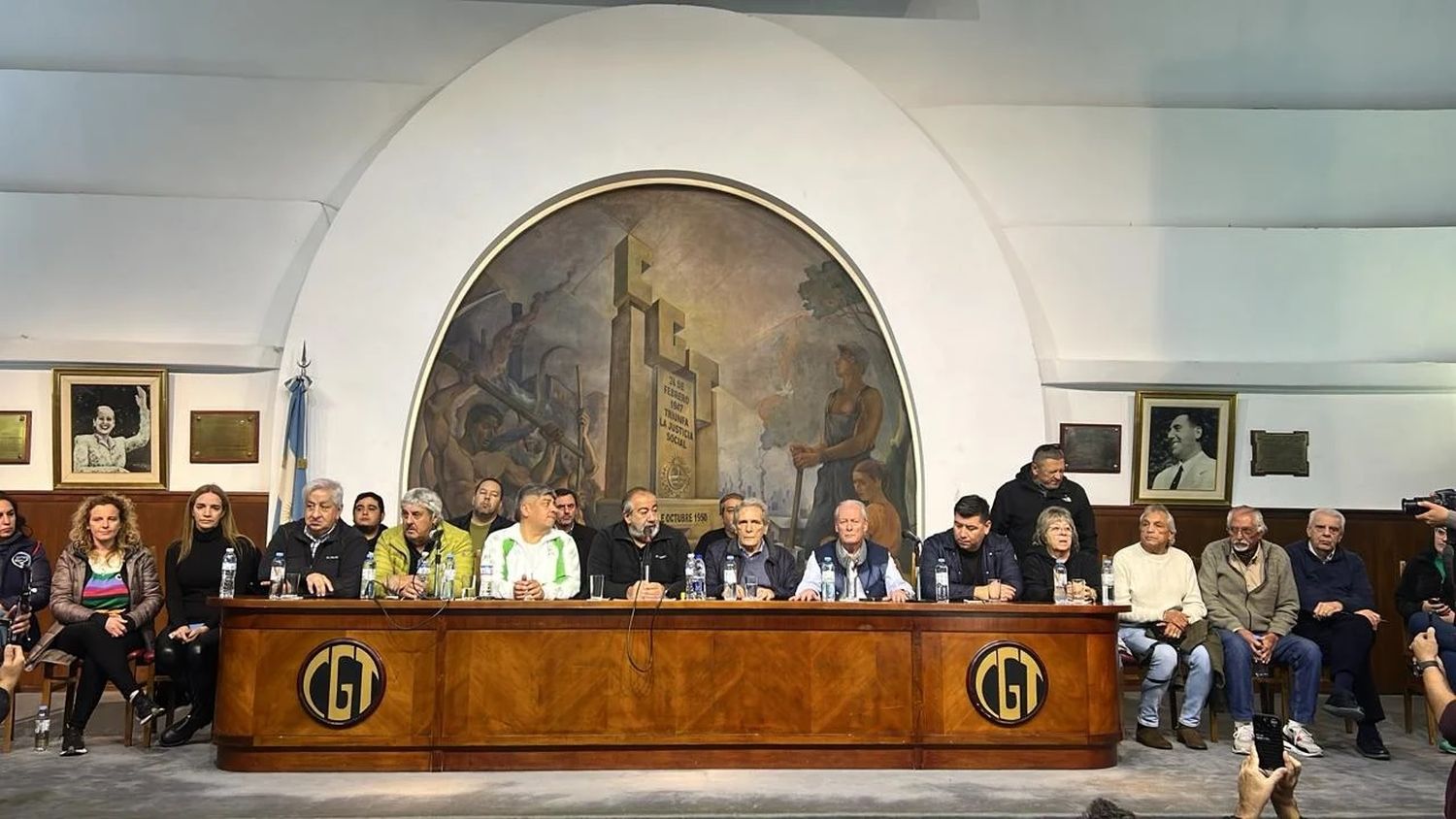 La CGT alertó por una "escalada represiva" tras la violencia desatada en el Congreso.