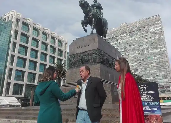Promocionaron el Desfile de Carrozas Estudiantiles en Montevideo