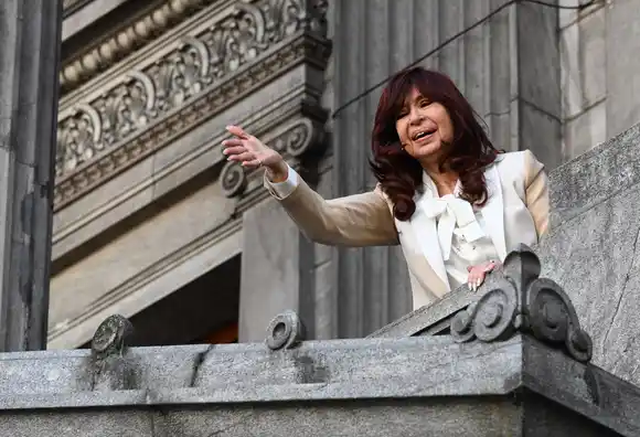 Causa Vialidad: condenaron a Cristina Kirchner a seis años de prisión e inhabilitación perpetua para ejercer cargos públicos