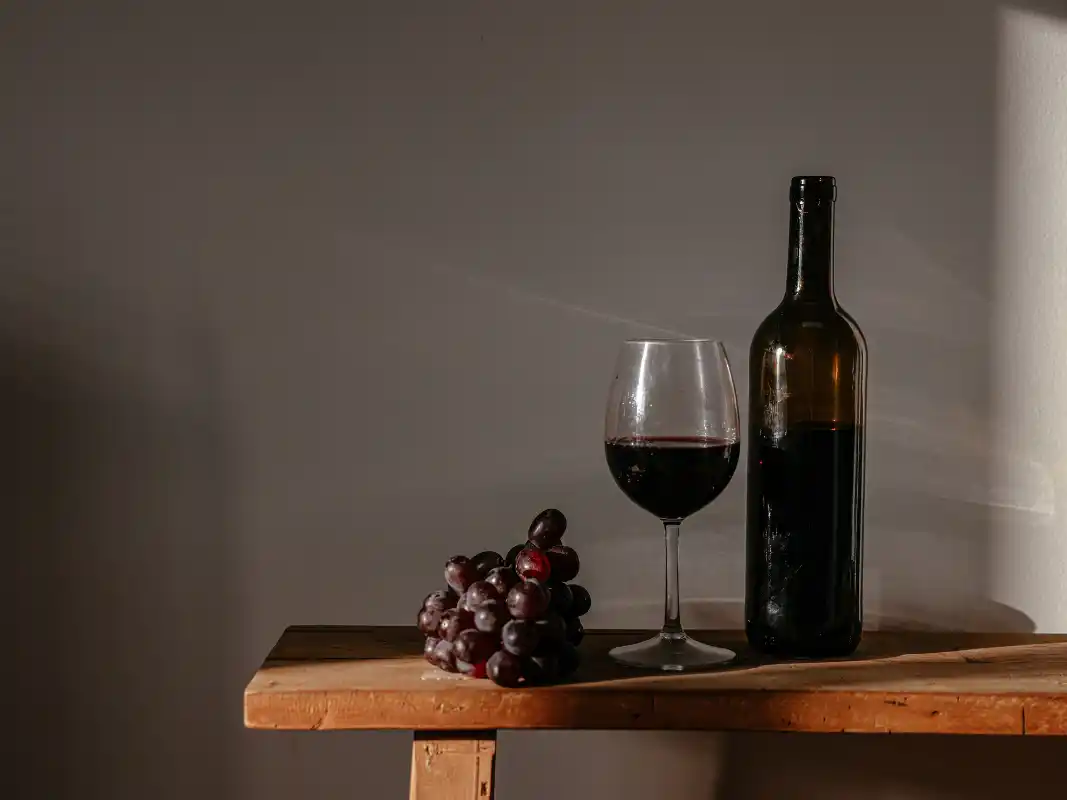 La medida universal de 750 mililitros para las botellas de vino esconde una historia fascinante que mezcla la biología humana con la eficiencia comercial.