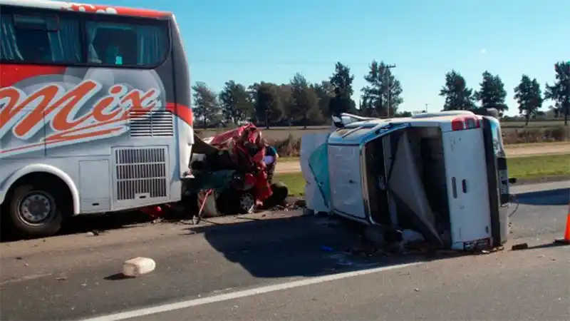 Rutas peligrosas: Tres niños murieron en dos accidentes trágicos 