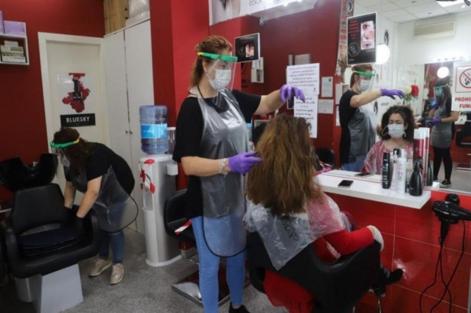 Peluquerías y servicios personales empiezan a trabajar