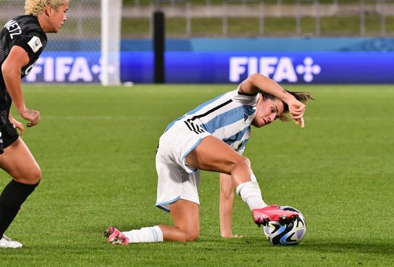 Romina Núñez, titular en otro triunfo de la selección