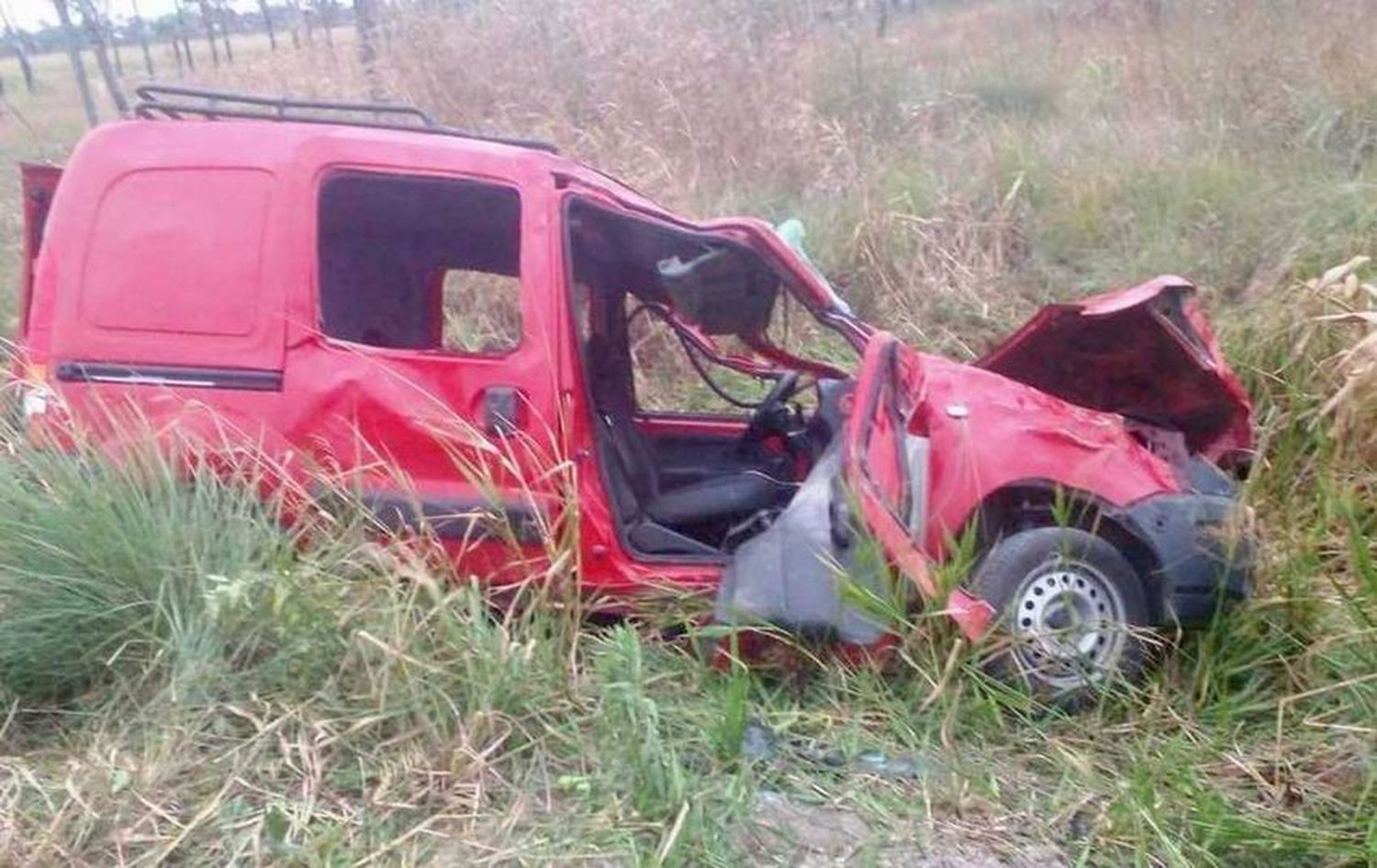 Dos mujeres murieron tras el
despiste y vuelco de su vehículo