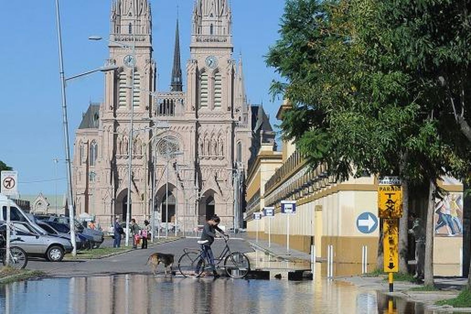 Inundación en Luján: La situación tiende a normalizarse y siguen los operativos