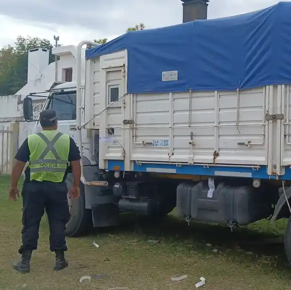 Manejaba un camión alcoholizado: fue detenido