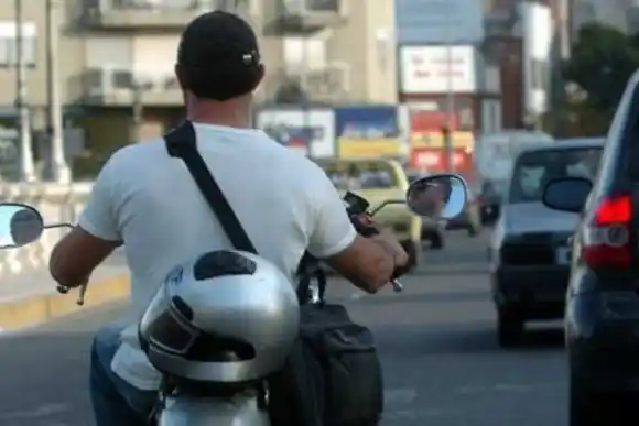 Seguridad vial: el 70 % de los motociclistas que fallecen en accidentes no usaba casco