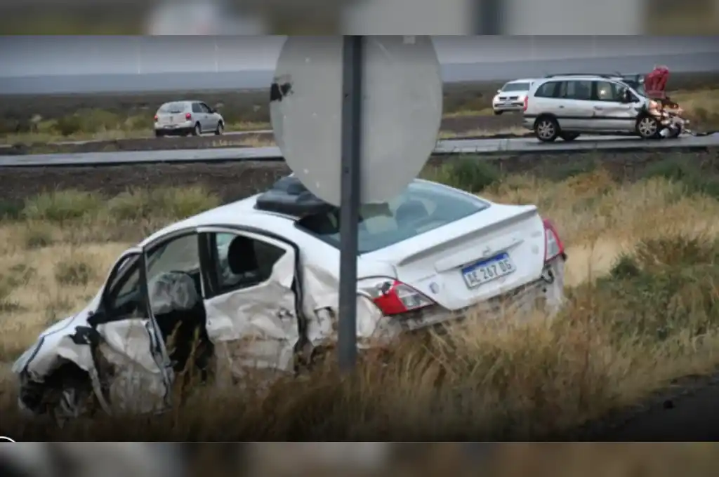 Dos personas fallecidas y otras cinco heridas.