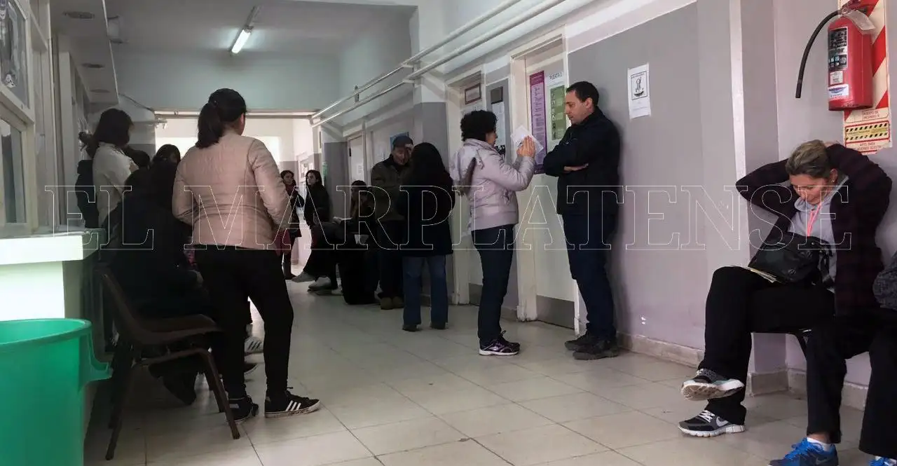 Denuncian "colapso" en sistema de salud por deuda de IOMA