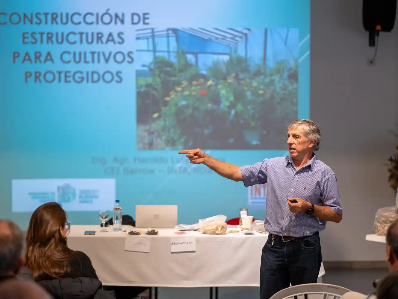 Charla sobre huerta en San Cayetano