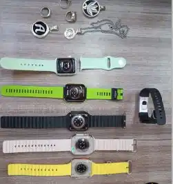 Tres menores de edad rompieron una vidriera para robar joyería y relojes