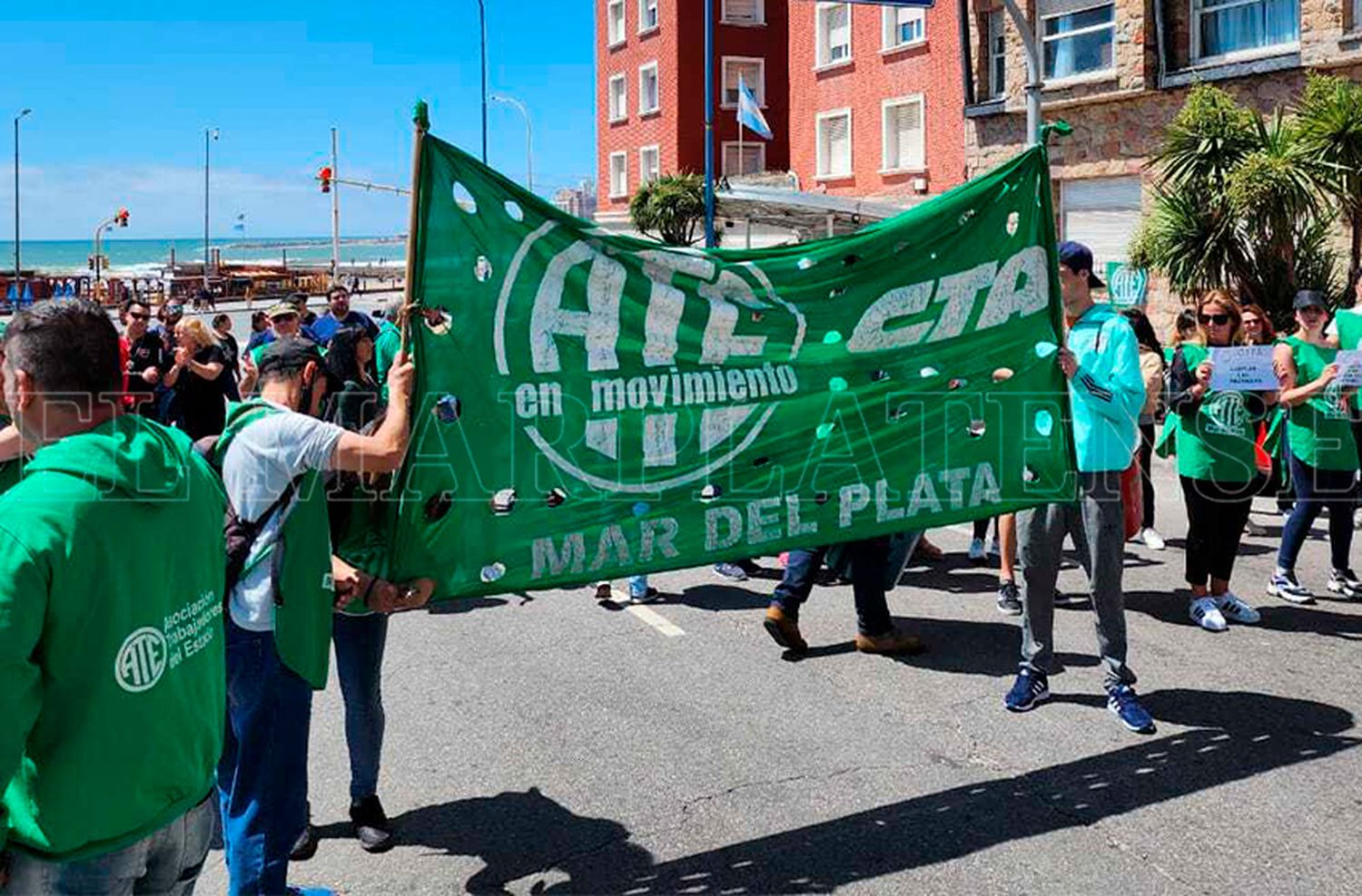 Paro y protesta de ATE: "Se tienen que hacer cargo de nuestros salarios"