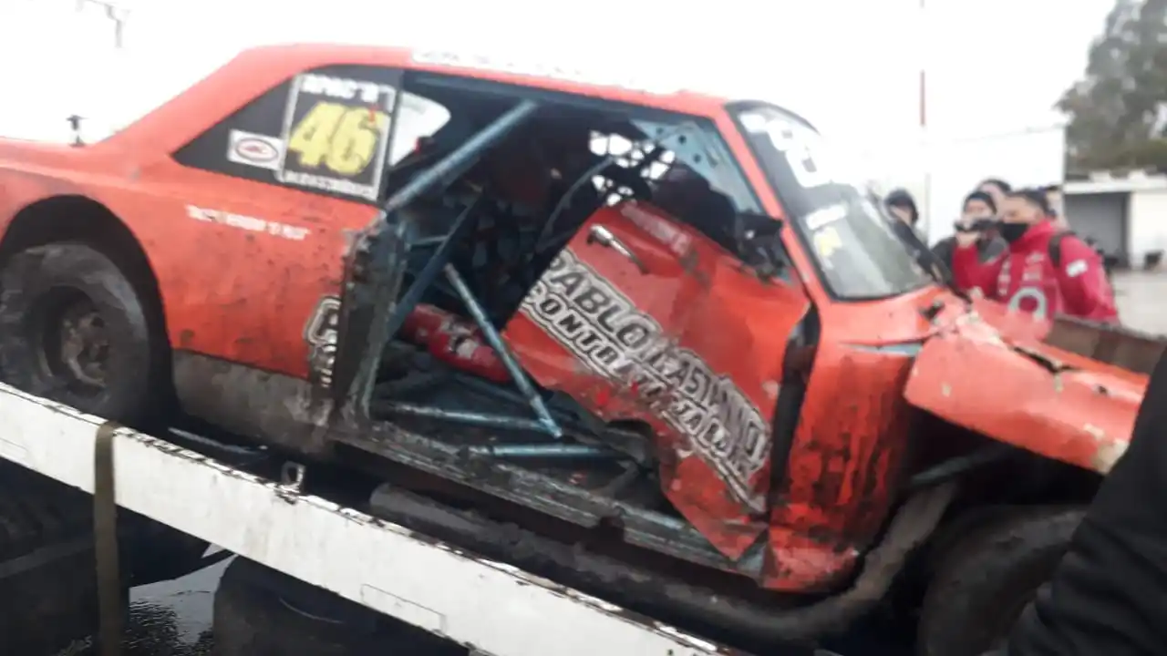 El auto de Castañino, tras el impacto.