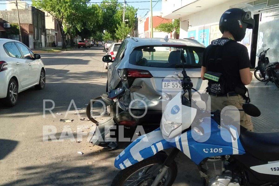 Accidente en barrio Mosconi: chocó un automóvil que se encontraba estacionado