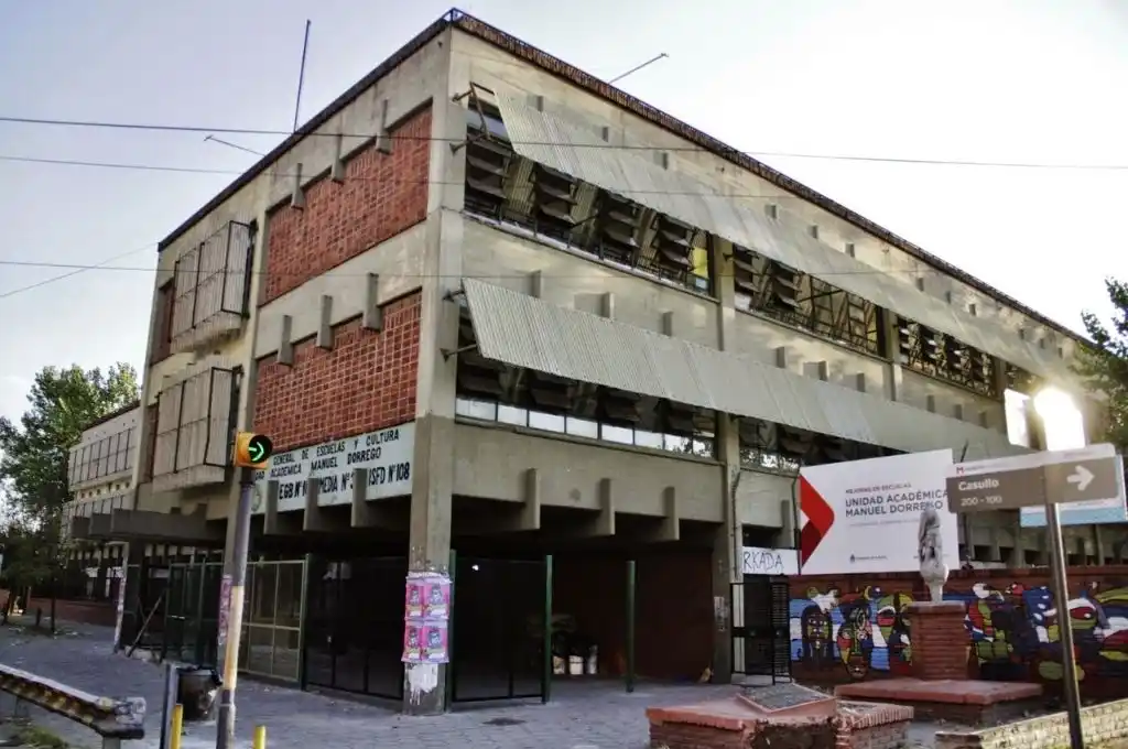 Padres se oponen a la designación de un nuevo director por sus dichos violentos en redes