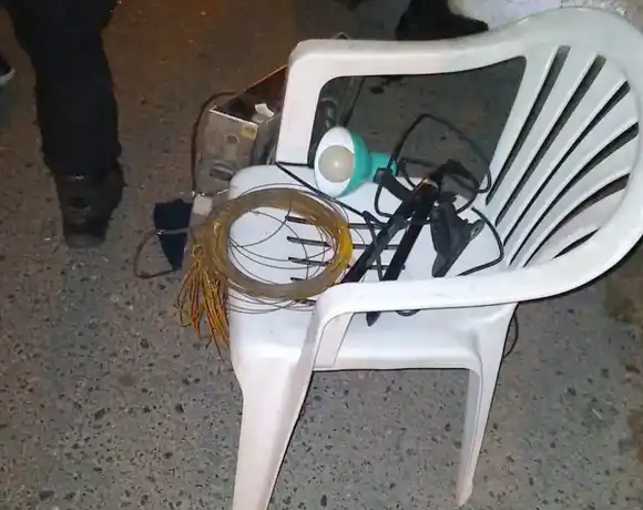¿De dónde sacó todo eso? Lo interceptaron con sillas plásticas, ropa y perfumes