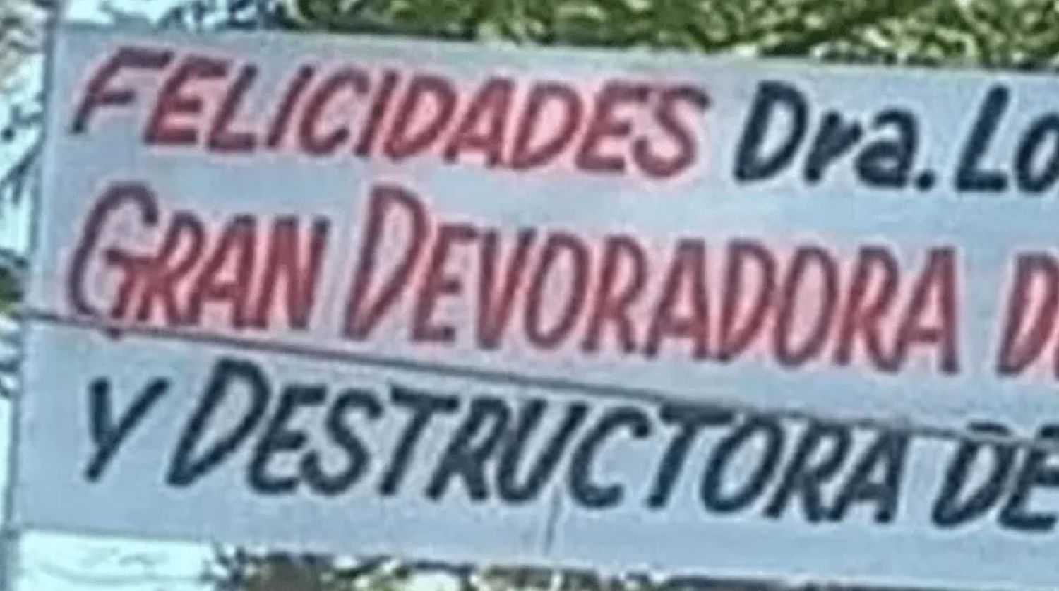 La acusaron de "devoradora de hombres casados" en un pasacalles y tuvo una insólita reacción