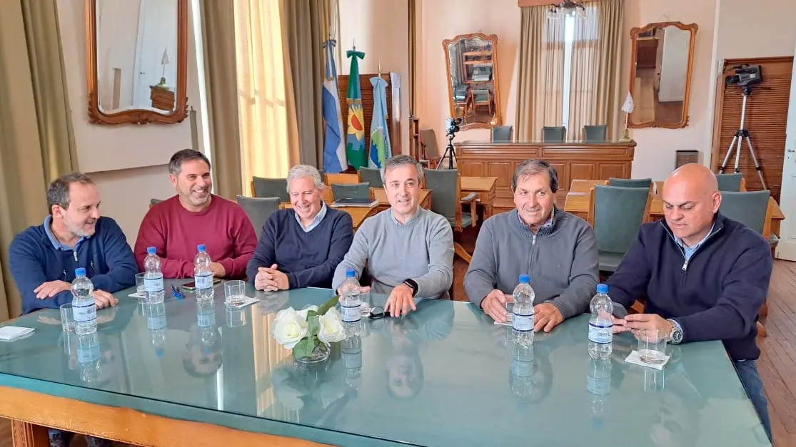 Reunión  De las autoridades  para el importante evento