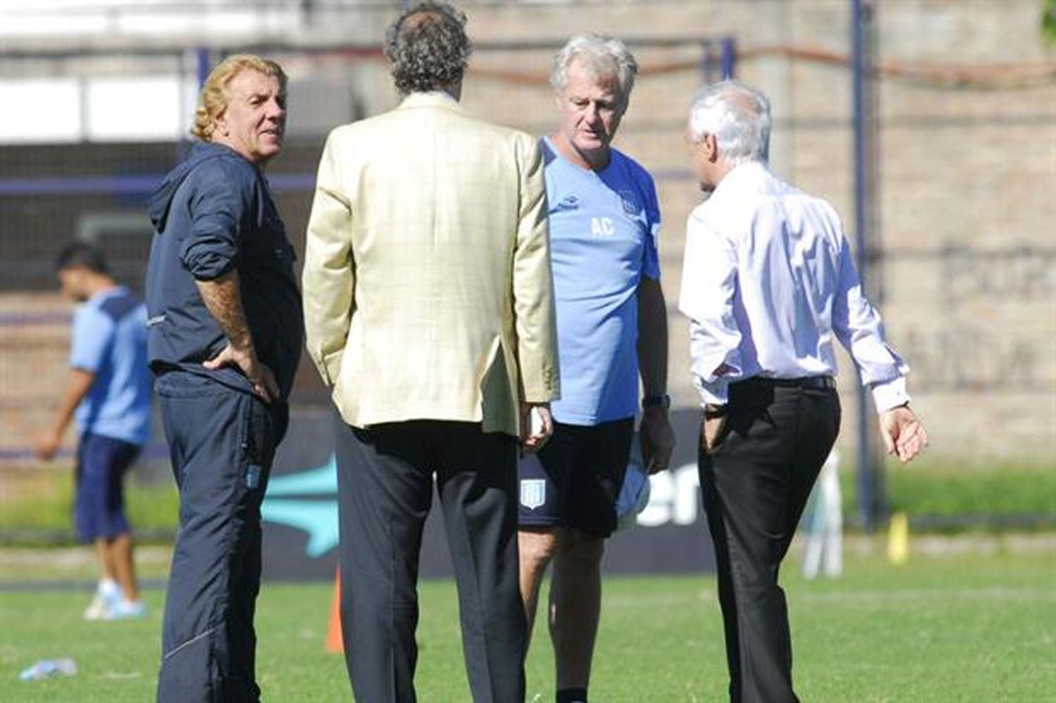Racing: Tras la reunión, la dirigencia confirmó a Merlo en su cargo