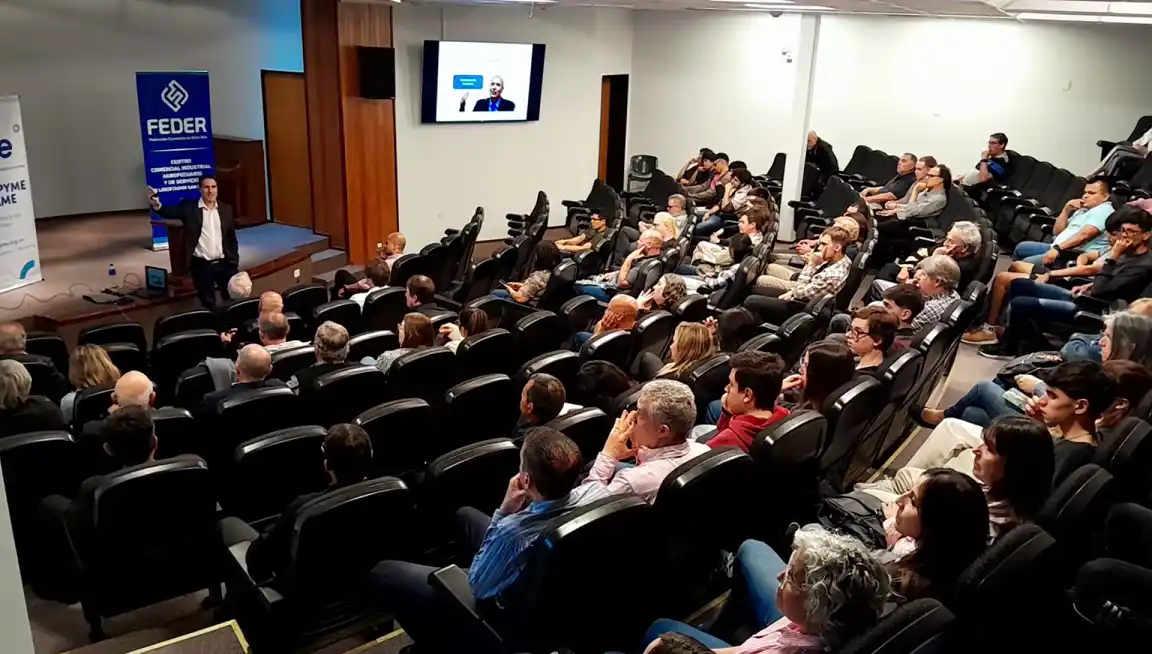 Damián Di Pace brindó una ponencia magistral en Libertador San Martín