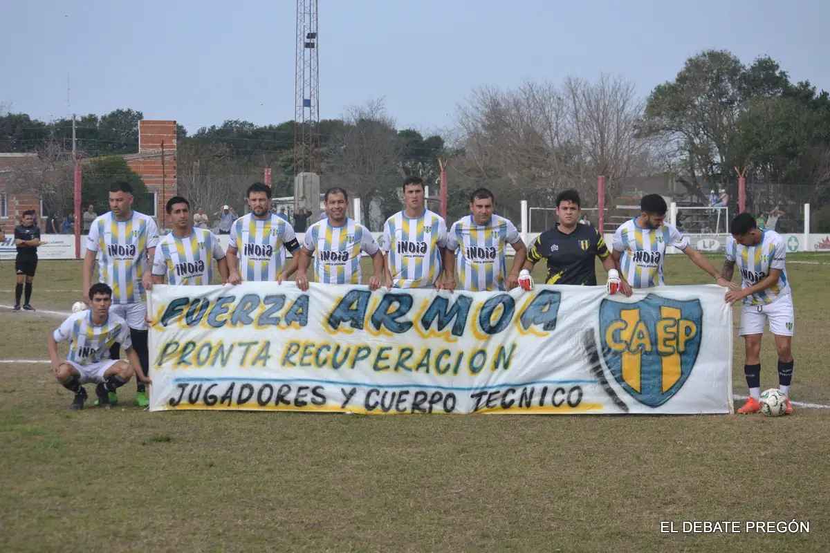 Tras la lesión sufrida por Maximiliano Armoa en cancha de Urquiza, el plantel y el cuerpo técnico, por aquel entonces encabezado por Roberto "Beto" García, en cancha de Barrio Norte en la fecha siguiente dieron muestra de adhesión para que el arquero se recuperara lo más pronto posible.