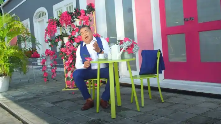 Eleazar Mora triunfa con tributo a los inmigrantes