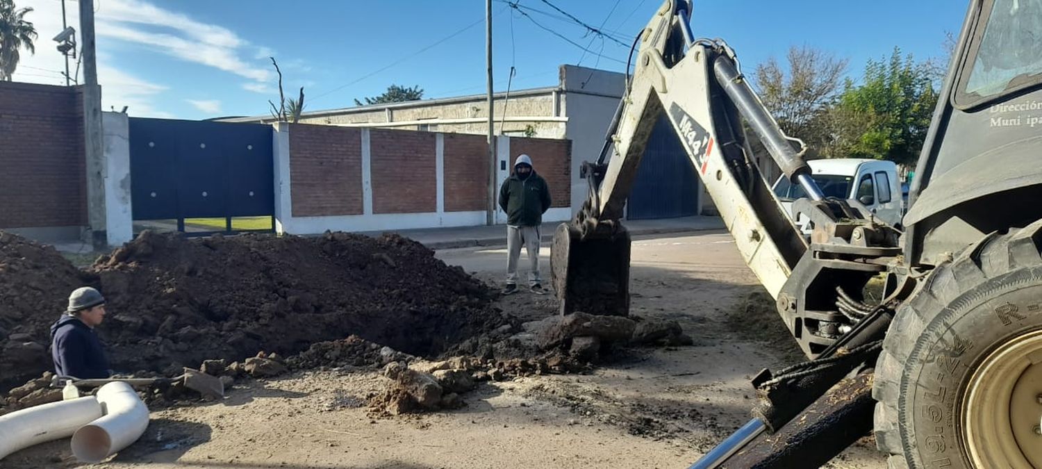 Realizan un nuevo aliviadero en la zona Este