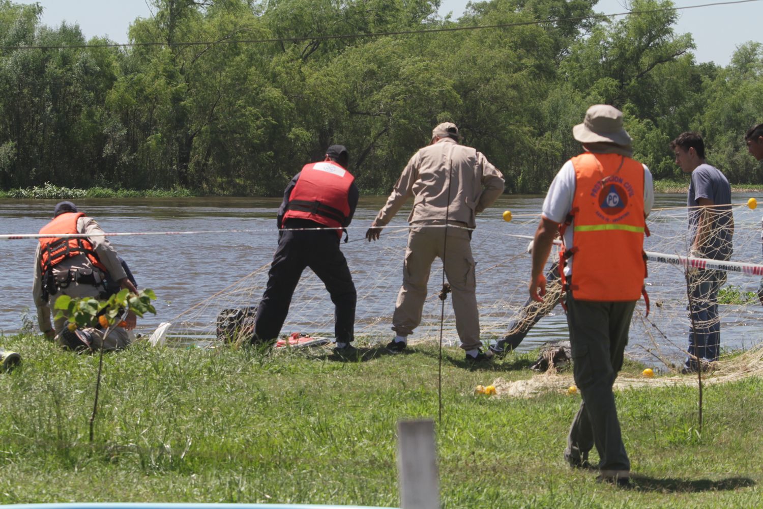 Investigan el hallazgo del cuerpo de un hombre en aguas de Arroyo Leyes