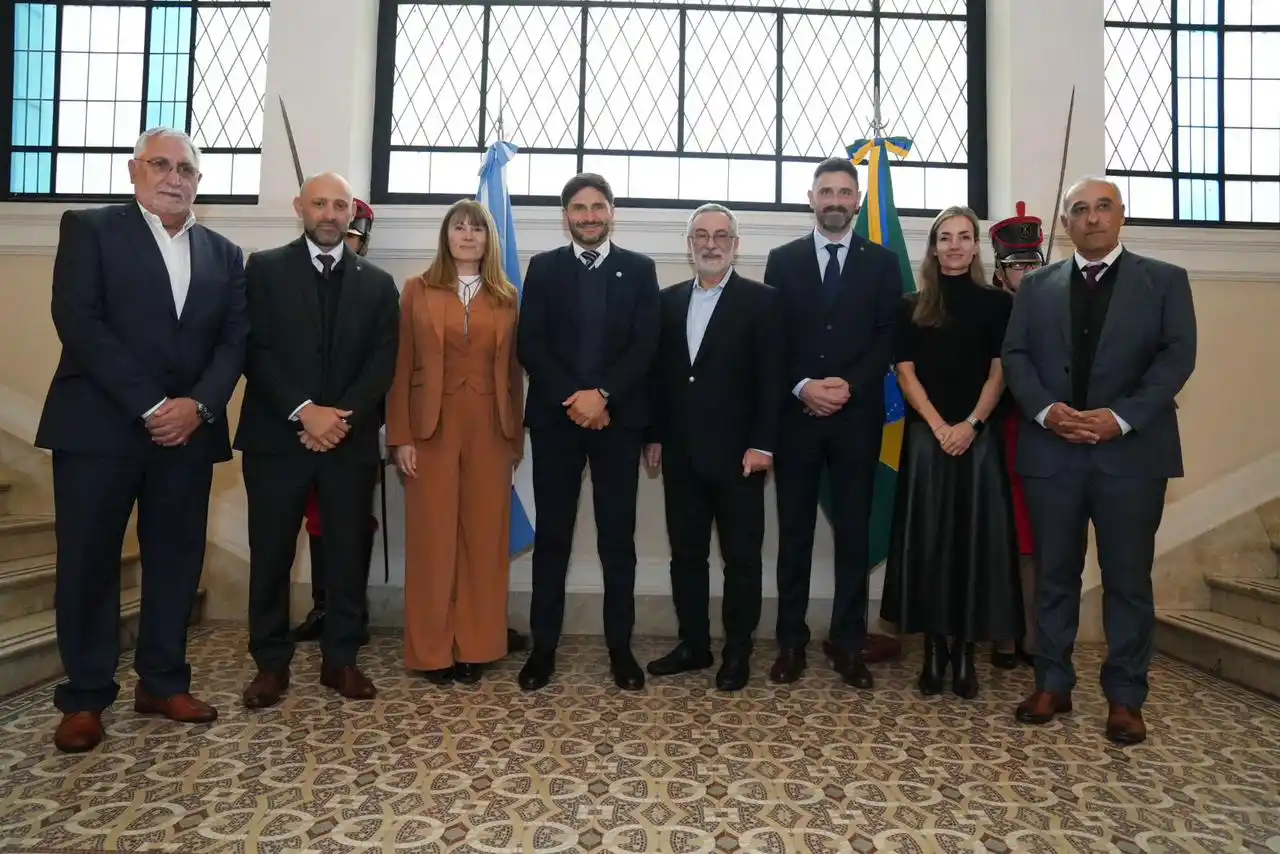 Pullaro con el embajador de Brasil