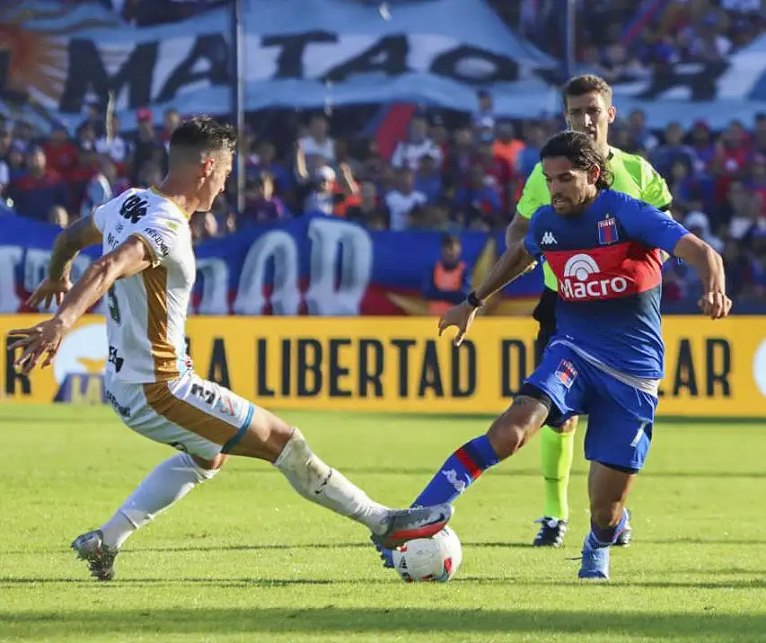Tigre igualó con Arsenal
