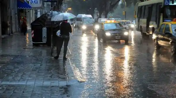 Renovaron el alerta meteorológico por tormentas fuertes en Provincia y Capital