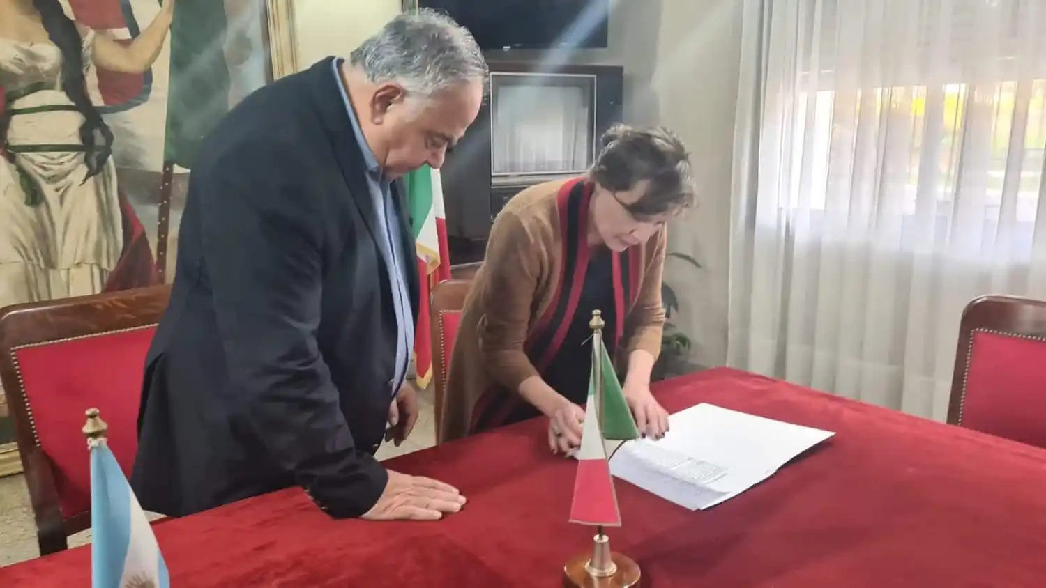 Cultura firmó convenio para el uso recreativo y gratuito del edificio del ex Cine Rex