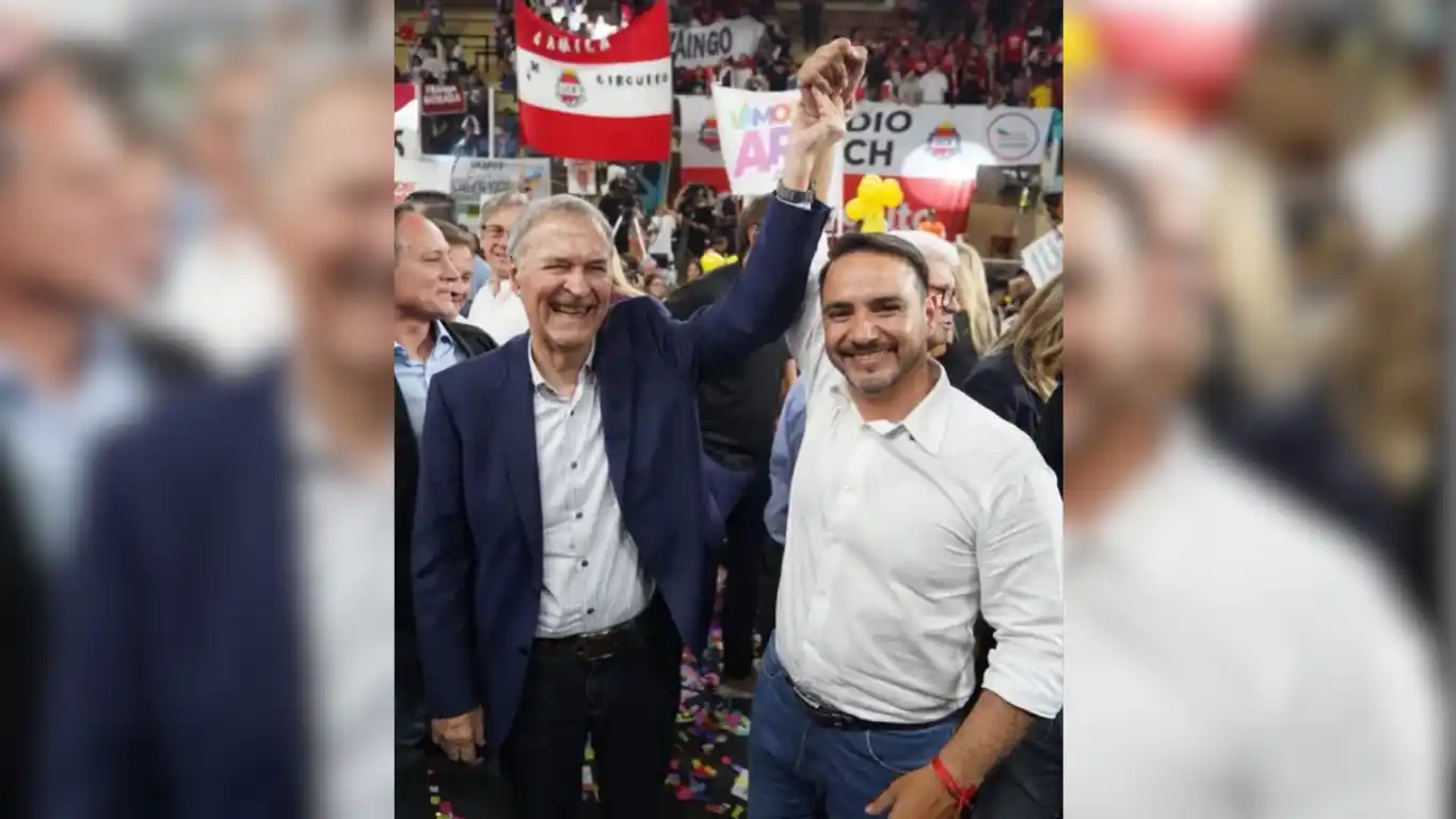 Juan Schiaretti viajó a Corrientes para felicitar a Juan Pablo Valdés.