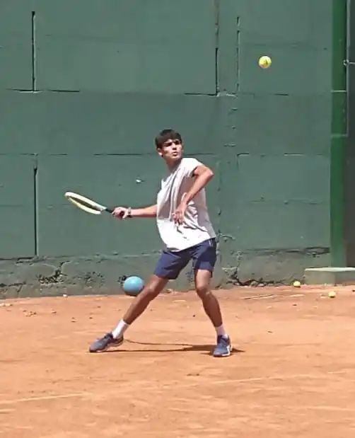 Tenis: jugadores de “Tennis team” participaron en torneo nacional y promocional en Roldan y Rosario