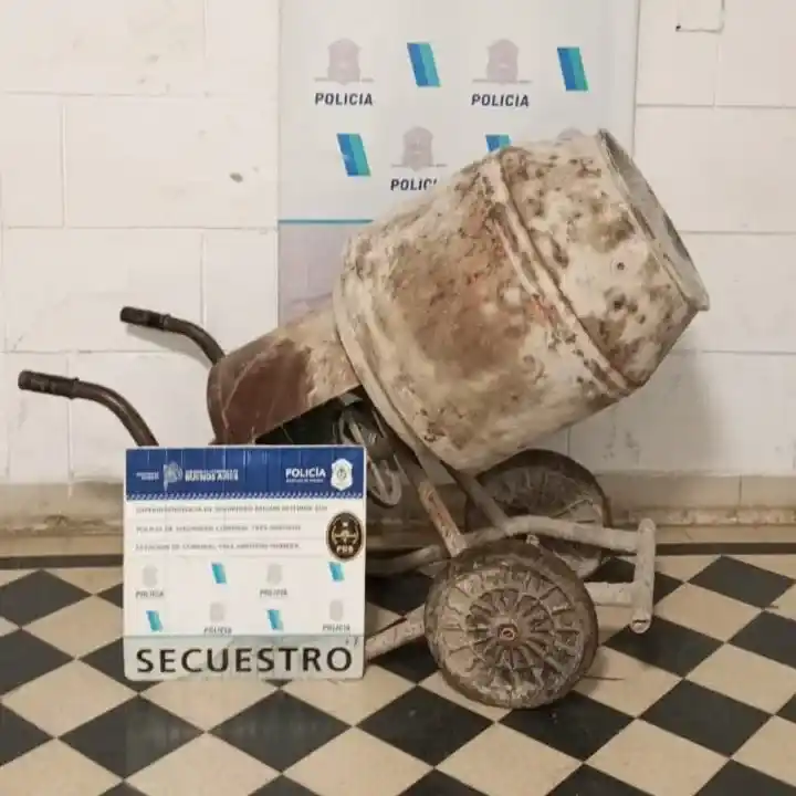Aprehendieron a dos hombres por el hurto de una hormigonera y resistencia a la autoridad