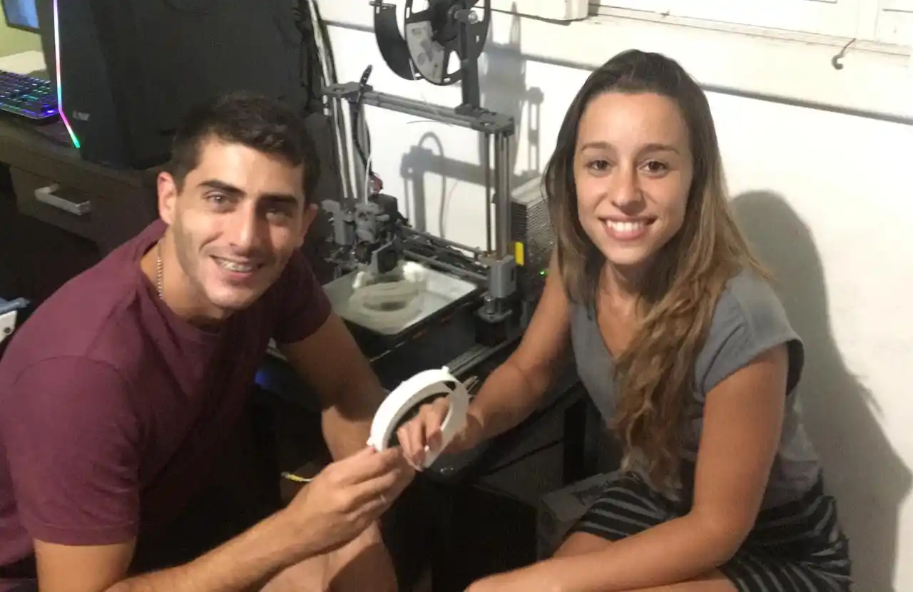 Son de Zona Norte y fabrican máscaras para donar a los hospitales de Vicente López y San Fernando