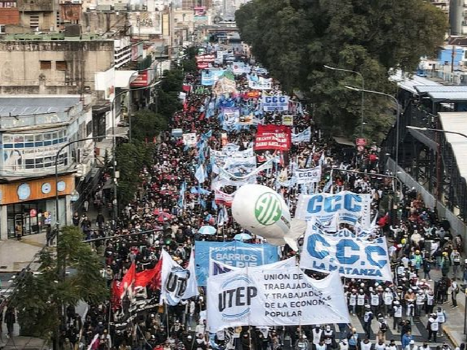 Movimientos sociales marcharon en reclamo de "tierra, techo y trabajo"