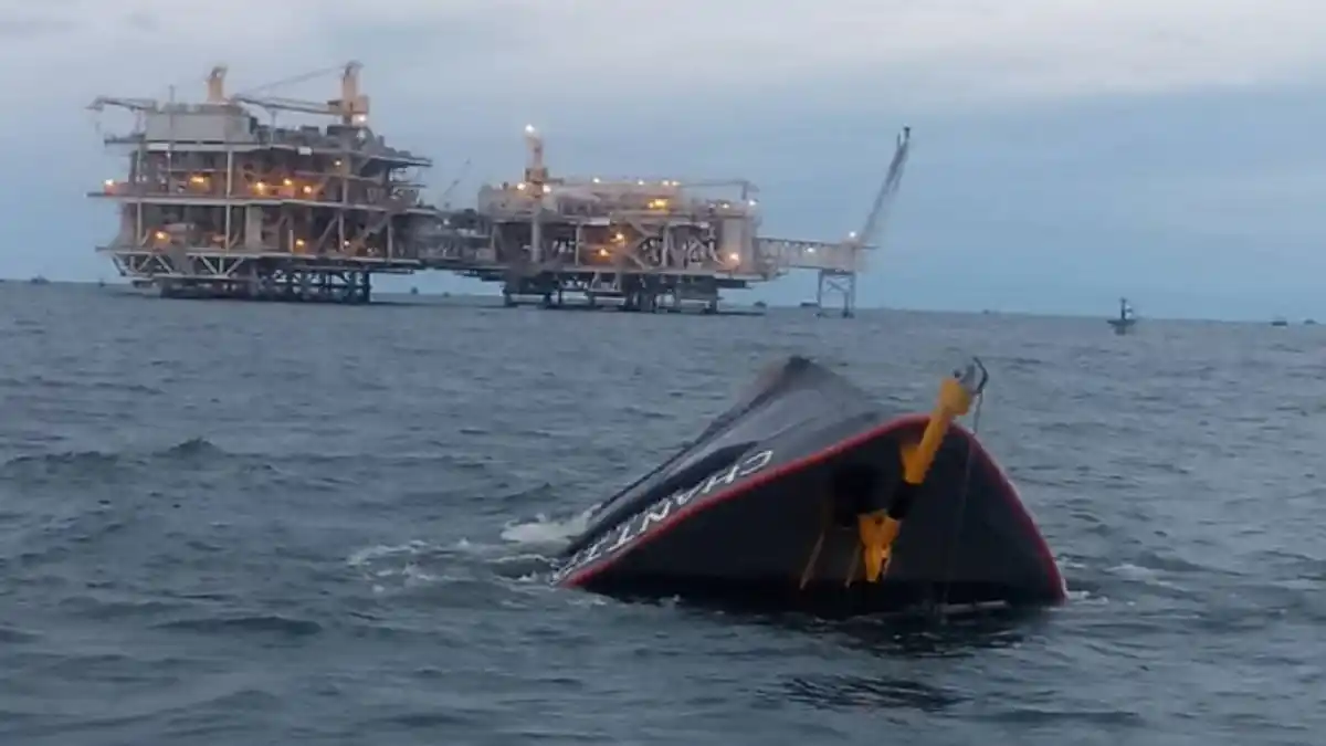 TRES MUERTOS y seis heridos es el saldo de la explosión de una barcaza petrolera en el Lago de Maracaibo