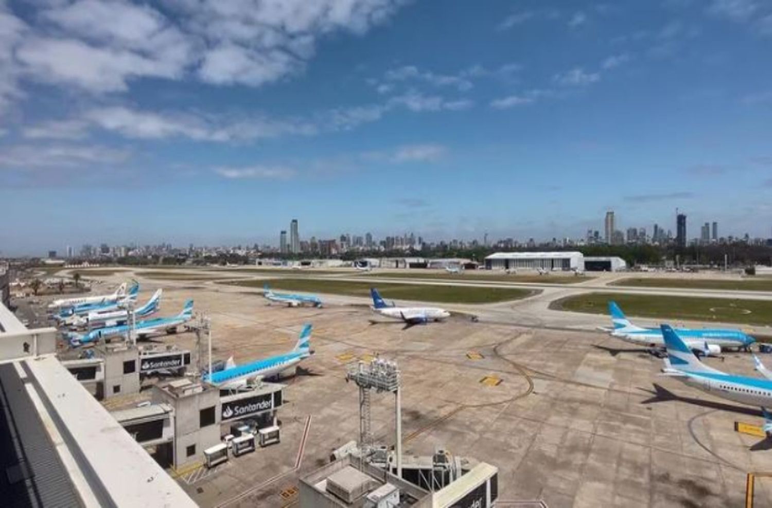 A partir de ahora las aerolíneas podrán operar desde Aeroparque vuelos regionales con conexiones al resto del mundo