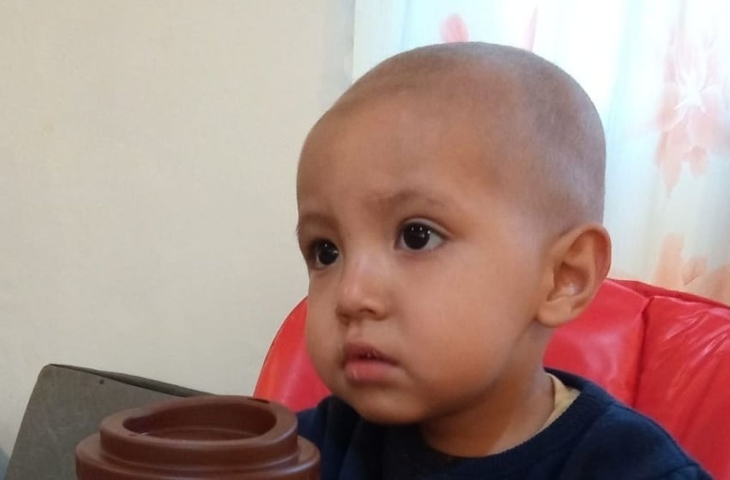 Su hijo padece leucemia: vende su auto y no tiene obra social