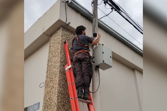 Instalaron una cámara de seguridad en Bolívar y Lamadrid tras la balacera de barrio 9 de Julio