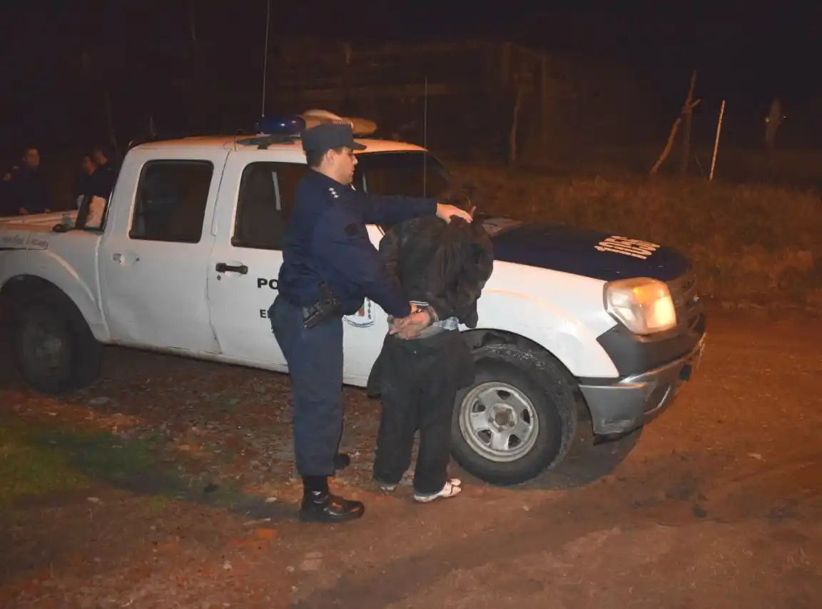 Hicieron un boquete en una despensa para robar mercadería: uno fue detenido