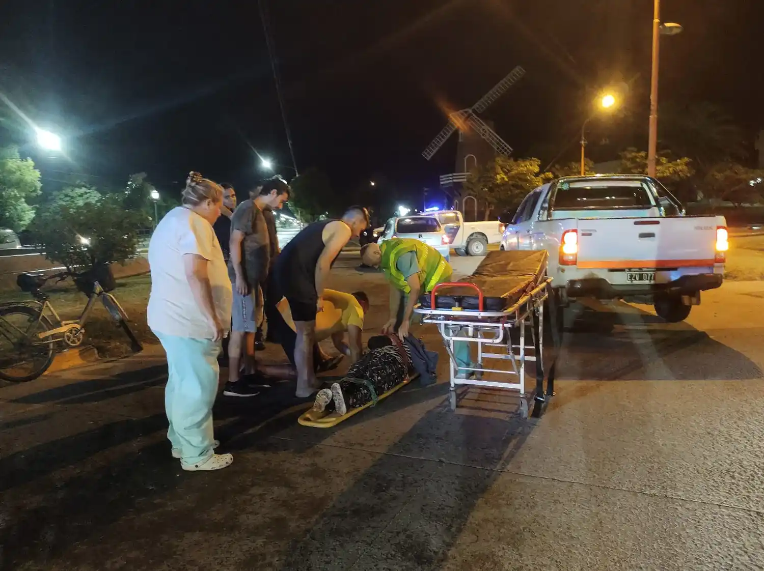 Una ciclista fue trasladada al hospital tras un accidente de tránsito (Video)