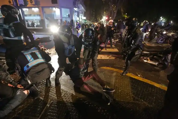 Tras el rechazo de la legalización del aborto, hubo incidentes y detenciones